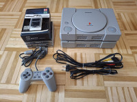 2x Sony Playstation 1 (SCPH 5502, SCPH 9002) + igre + dodatki