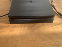 PRODAM KOMPLET PLAYSTATION 4 S TIPKOVNICO IN EKRANOM