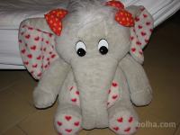 plišasta igrača slončica