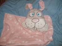 Roza odejica + dekorativni vzglavnik zajcek