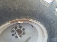 Pnevmatike 425 / 55 R 17 celoletna Količina: 4