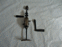 STARINSKA ROČNA VRTALKA