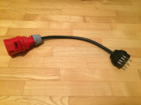 Adapter 3 fazni 5 polni ploščati na 5 polni okrogli 16A