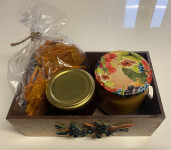 Darilni paketi za različne priložnosti z domačimi proizvodi