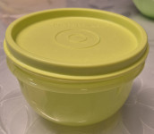 Mala zelena posodica Tupperware