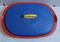 Tupperware posoda s pokrovom dolžina 32 cm