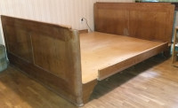 Vintage spalnica - zak. postelja, 2x nočna omarica, 2x omara, miza