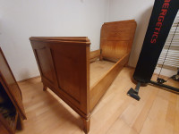 Starinski posteljni okvir