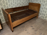 Starinsko pohištvo - postelja