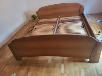 Masivna orehova pojstelja Alples