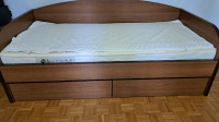 Masivna postelja z nastavljivo ledveno podlago in medicinskim ležiščem