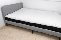 Postelja 160×200 cm + Dormeo jogi (spominska pena) + letvice