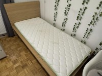 Postelja 90x200 z letvenim dnom in kvalitetno vzmetnico