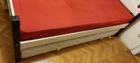 Masivna lesena postelja dimenzije ležišča 90/200