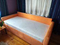 Postelja in kavč v enem