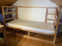 Postelja Kura z letvenim dnom in vzmetnico 90 x 200