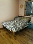 Prodam dobro ohranjeno leseno posteljo z jogijem 140x200