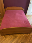 Prodam veliko leseno posteljo z jogijem, dimenzije 160x200