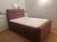 Skoraj nova kakovostna boxspring postelja 140 x 200