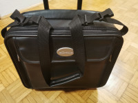 POTOVALNI KOVČEK DHL zelo funkcionalen