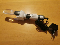 Povečevalna lupa z osvetlitvijo