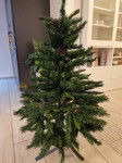 Božično drevo višine 125 cm in širine 70 cm