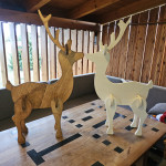 Elegantna lesena figura jelenčka–popolna izbira za božično vzdušje!