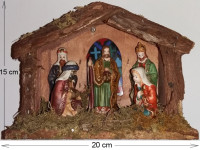 Lesene jaslice z baterijsko lučko (na žarilno nitko),dim. 20x 15x 8 cm