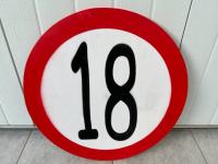 Mlaj 18 let - prometni znak 18