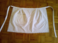 Beli predpasniki s čipko