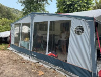 Prodam predprostor baldahin za počitniško prikolico