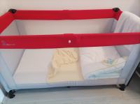 Prenosna postelja z vzmetnico in posteljino