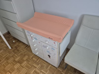 Prodam previjalno mizo s podlogo