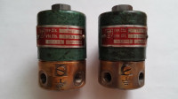 Dva 220 V elektromagnetna ventila za pline ali tekočine