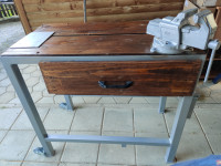 DELOVNA MIZA S PRIMEŽEM