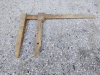 Staro leseno šestilo in kljunasto merilo