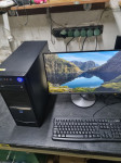 Namizni računalnik z monitorjem,tipkovnica,miška