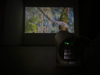 Mini prenosen projektor