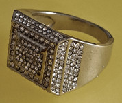 pečatni prstan s kristali