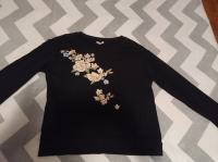 Črn pulover z rožami in perlami, št. S