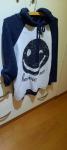 Prodam ženski modro bel pulover s kapuco in smile-jom M/L za 10 EUR
