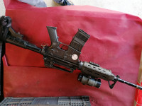 Airsoft puška m4 olive carbine z rdečo/zeleno-namerilno piko