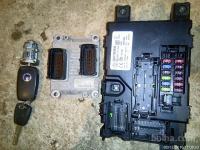 fiat grande punto 2006 1.4 16v računalnik komplet dva ključa