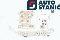 Ohišje varovalk TOYOTA AURIS | OEM: 8273012X81 (2ZR-FXE)