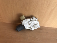 serija 1 3 4 7 f01 f30 f82 f22 desni motorček stekla 7046032