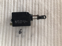 serija 5 e39 akuator BMW acuator 8384069 motorček zadaj