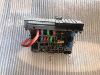 serija e90 e91 e92 škatla varovalk BMW box 6906622