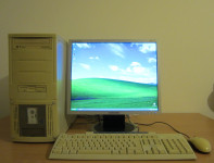 Računalniški komplet- PC, monitor, miška, tipkovnica