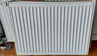 Dobro ohranjeni ploščati radiatorji različnih dimenzij