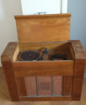 konzolni radio z gramofonom ERRES KY156 iz davnega leta1937 Nizozemska